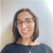 Cerchi un insegnante di Grafica? eccomi :) Laureata in Disegno Industriale, Graphic Designer da 17 anni, che dici iniziamo?